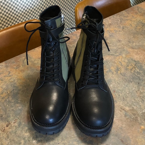 Urban Outfitters - Picture 3 of 8